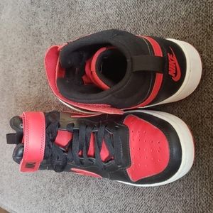 Size 7 youth/men's or 8.5 women Nike High Tops